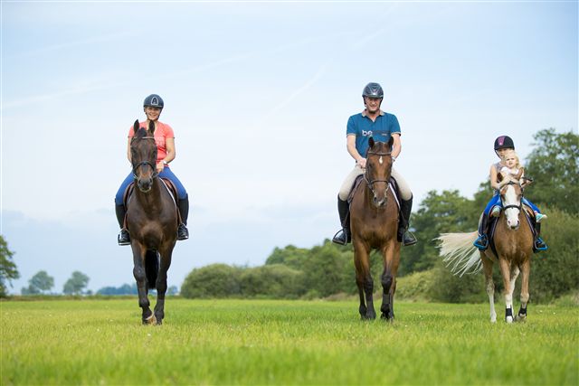 Familie foto op paard